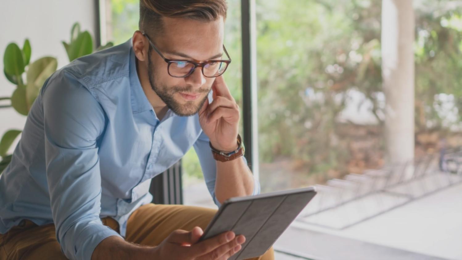 Budget analysis session showing participants reviewing financial dashboards and metrics